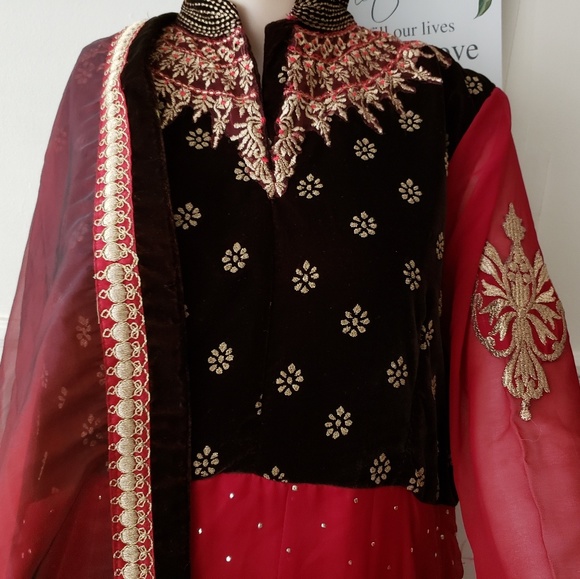 Designer  suits - Picture 3 of 3